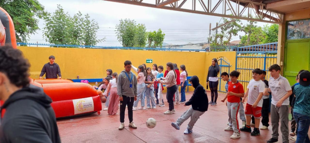 ¡Día de Alegría y Convivencia en el Colegio HF Camilo Henríquez de Quilpué! - 580139315_1319445173311805_3945225760671971836_n.jpg